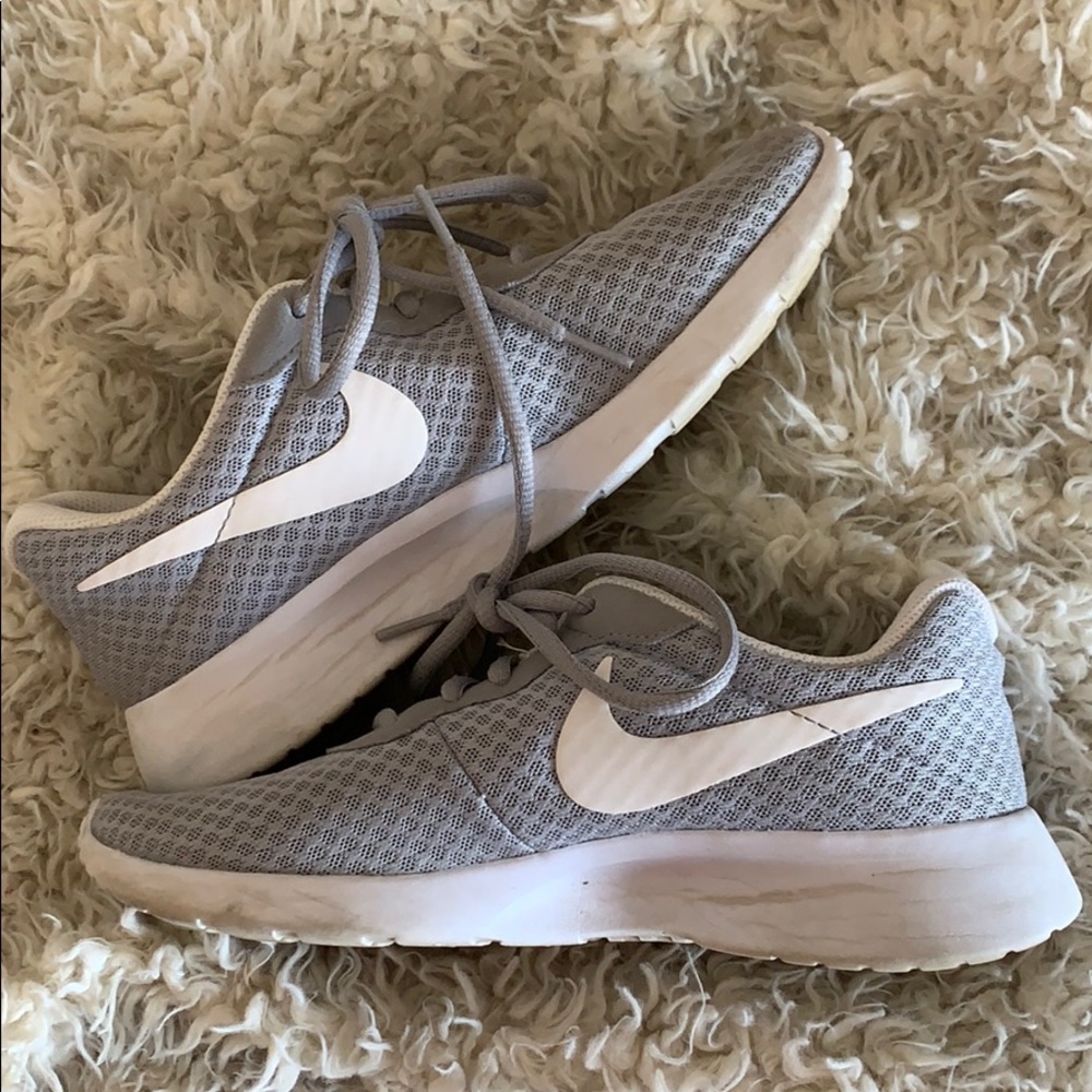 Women’s Nike Tanjun Sneaker Size 8